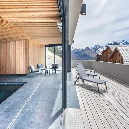 By The Slopes In L'alpe D'huez